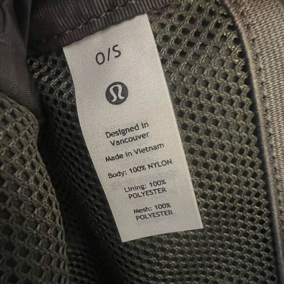 NWT Lululemon Everywhere belt bag in Grey Sage with free small Lululemon tote! - Picture 5 of 13